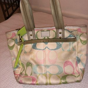 Hampton Signature Coach Tote Bag